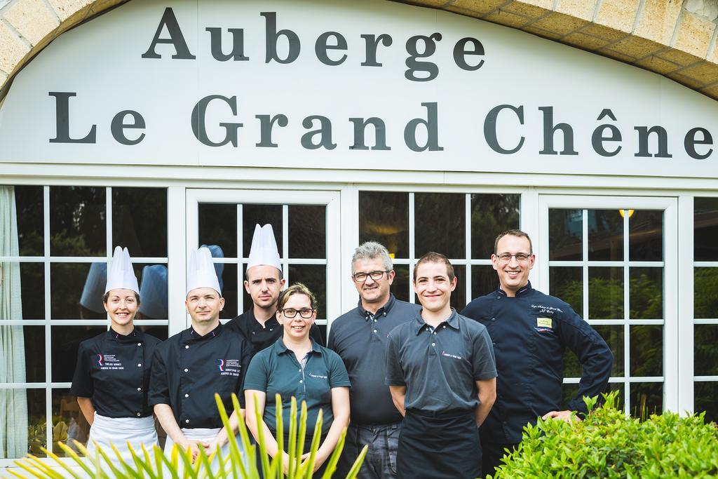 Auberge Du Grand Chene Sillans-la Cascade Esterno foto